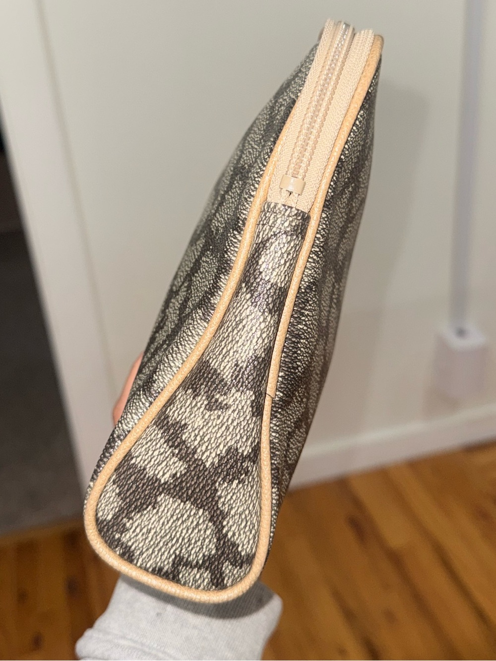 YSL Giraffe Cosmetic Pouch - Picture 3 of 10